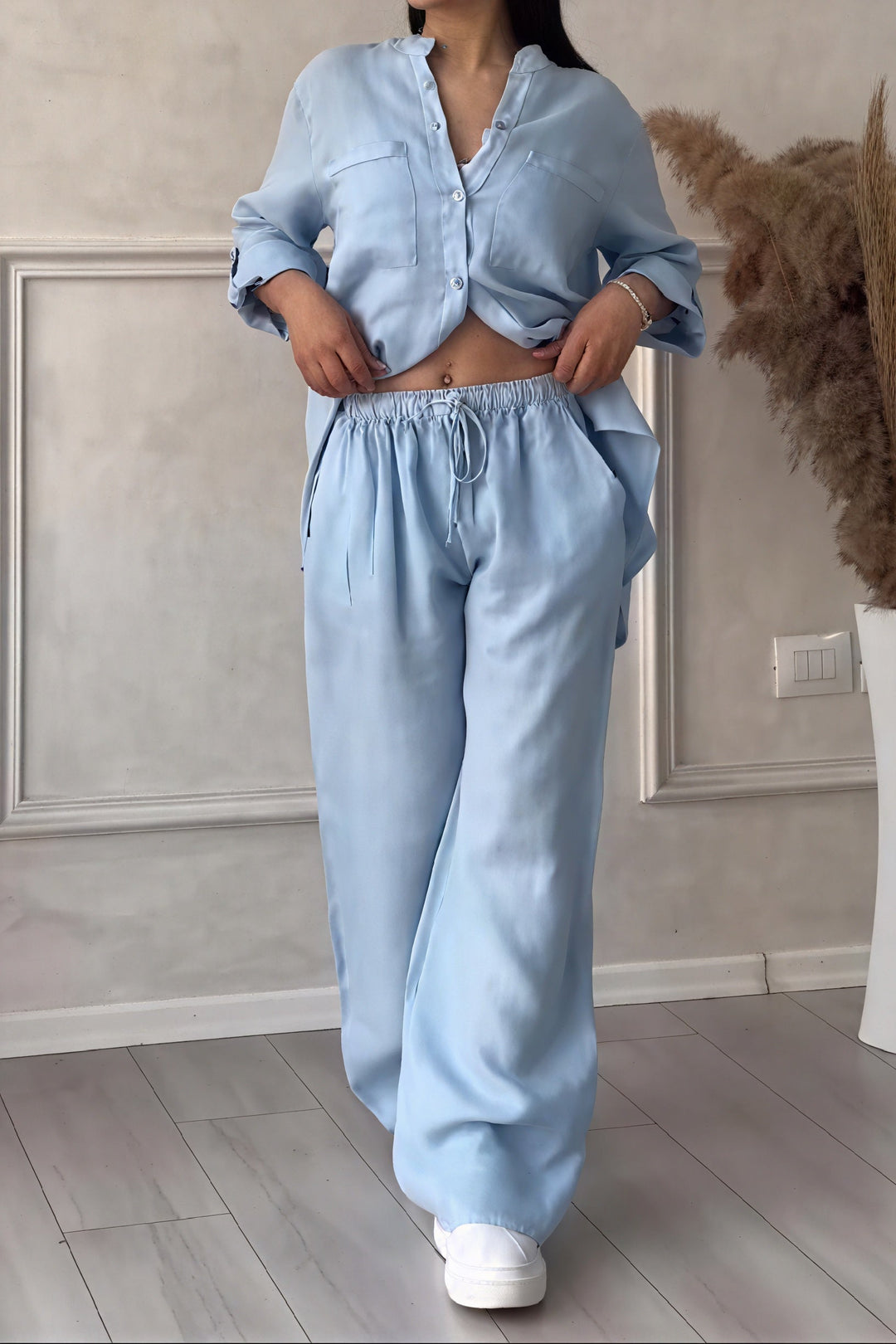 Regina | Timeless Ensemble: Style and Comfort Combined