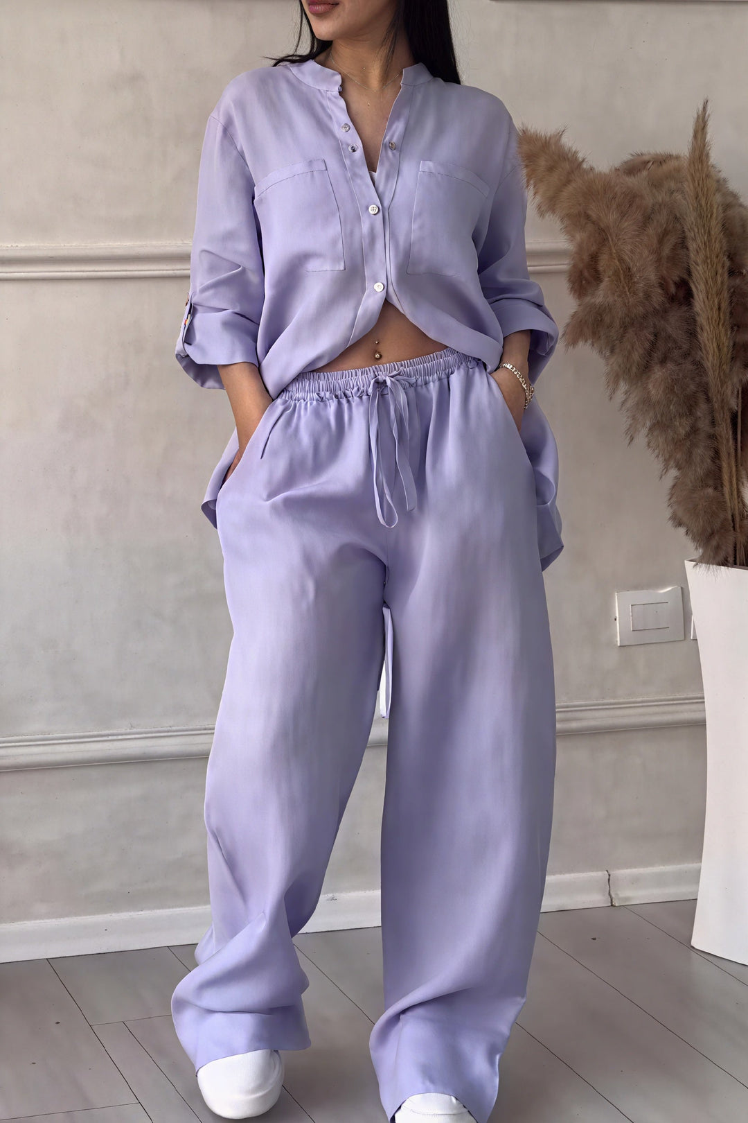 Regina | Timeless Ensemble: Style and Comfort Combined