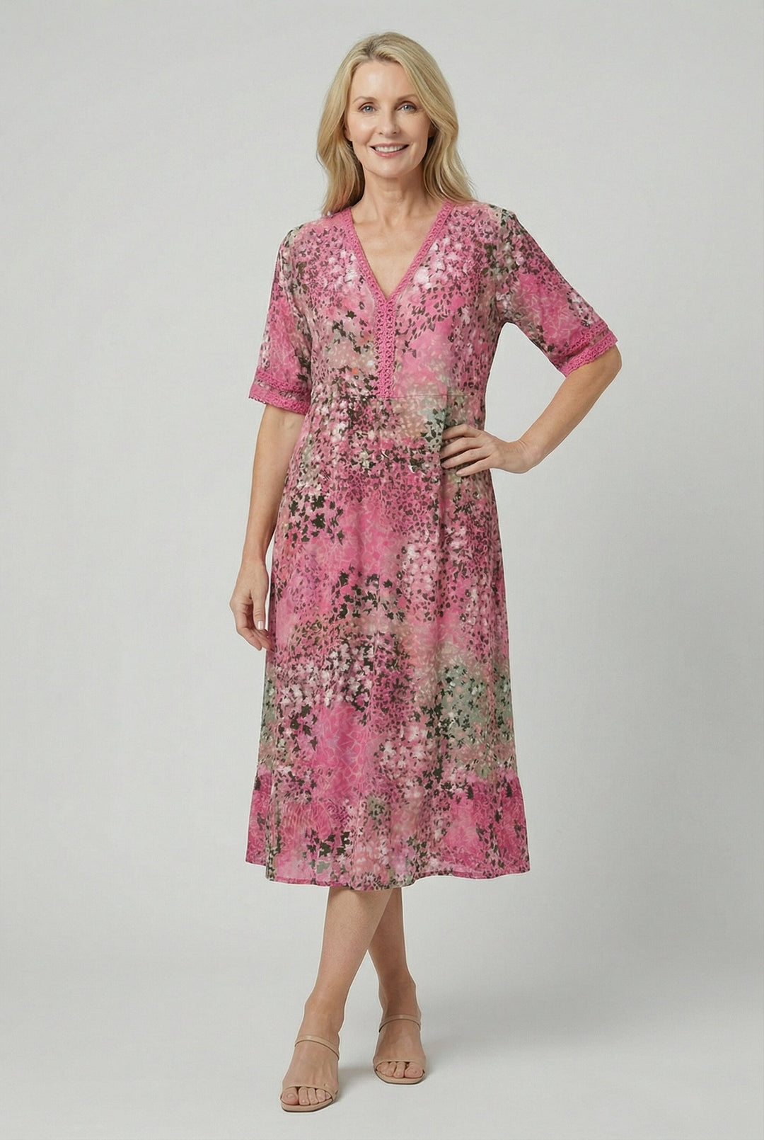 Relaxed Floral Print Midi Dress with Pockets — Short Sleeve